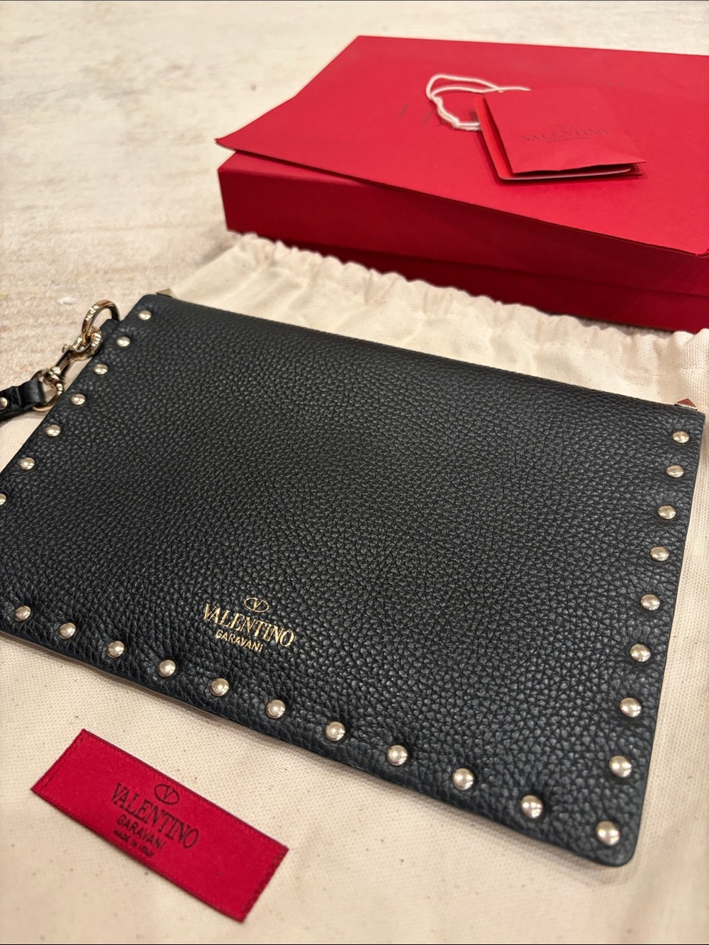 Valentino Garavani Black Pebbled/Grainy Calfskin Leather Wristlet / Clutch - Picture 5 of 13